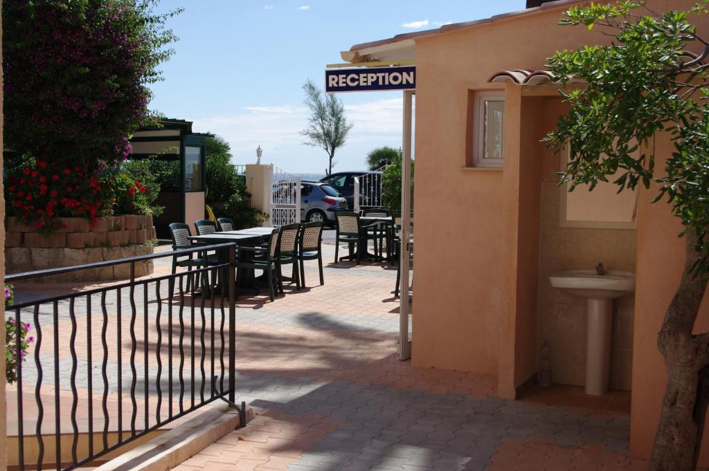 Hotel Et Appartements Reine D'Azur Roquebrune-Cap-Martin Exterior foto