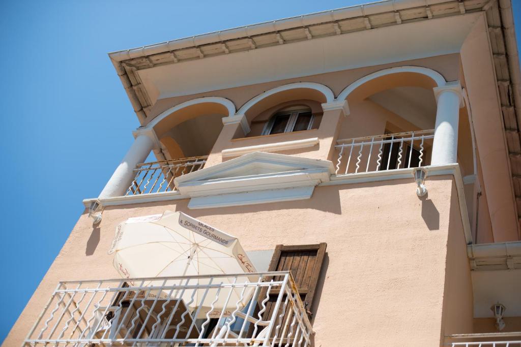 Hotel Et Appartements Reine D'Azur Roquebrune-Cap-Martin Exterior foto